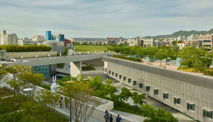 新修建结伴旧历史，，，，，，，生文化中心立异精神